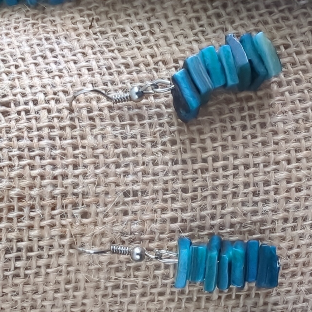 Vintage glass turquoise beaded necklace - Picture 3 of 6
